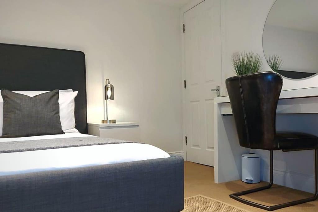 Stylish Apartment In City Centre With Parking Preston  Extérieur photo