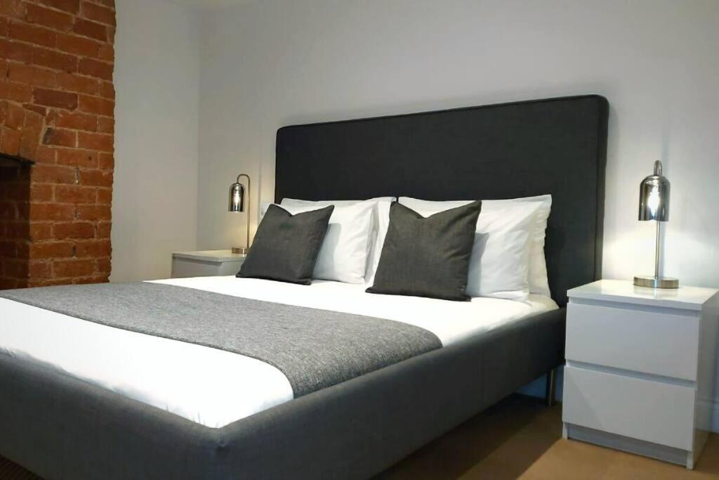 Stylish Apartment In City Centre With Parking Preston  Extérieur photo