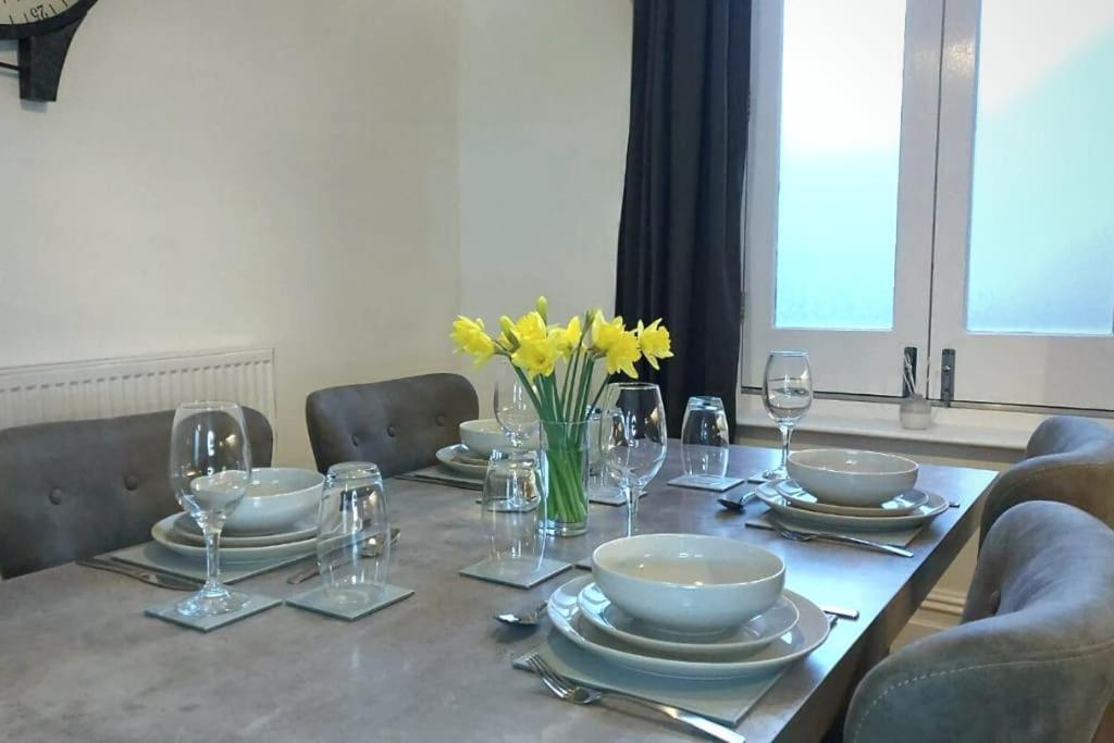 Stylish Apartment In City Centre With Parking Preston  Extérieur photo