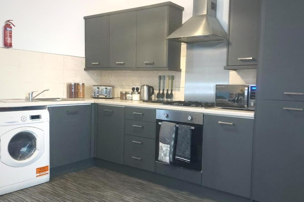 Stylish Apartment In City Centre With Parking Preston  Extérieur photo