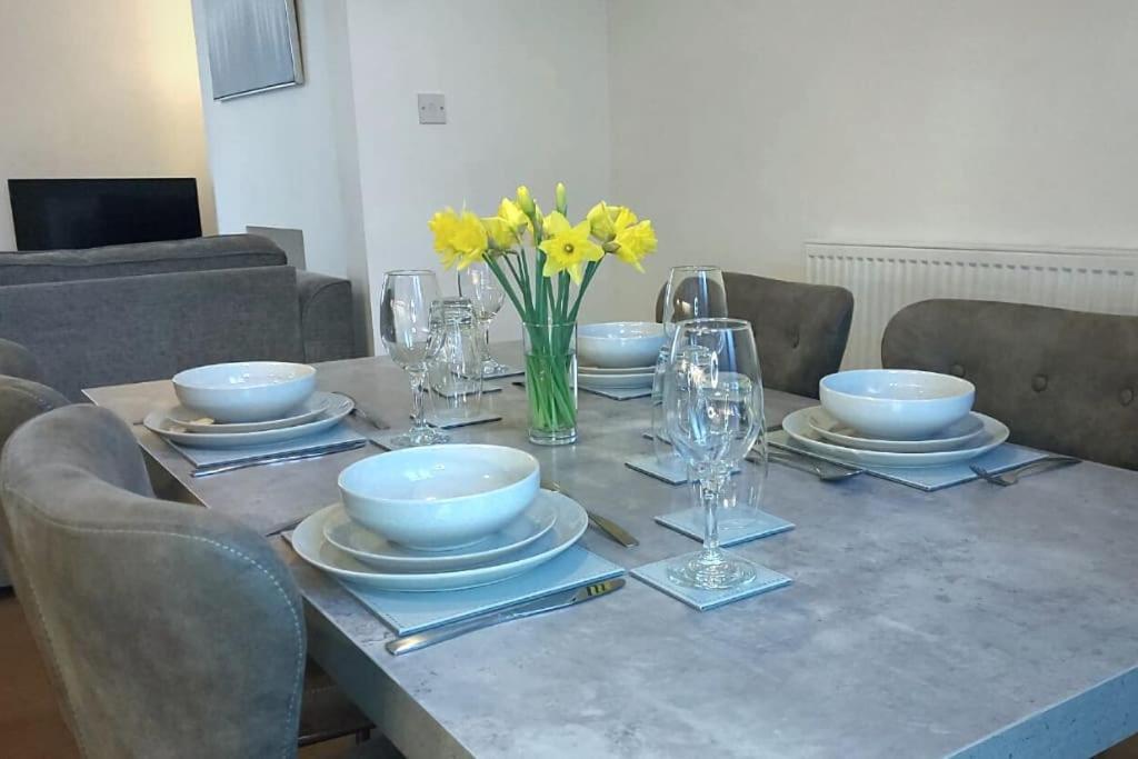 Stylish Apartment In City Centre With Parking Preston  Extérieur photo