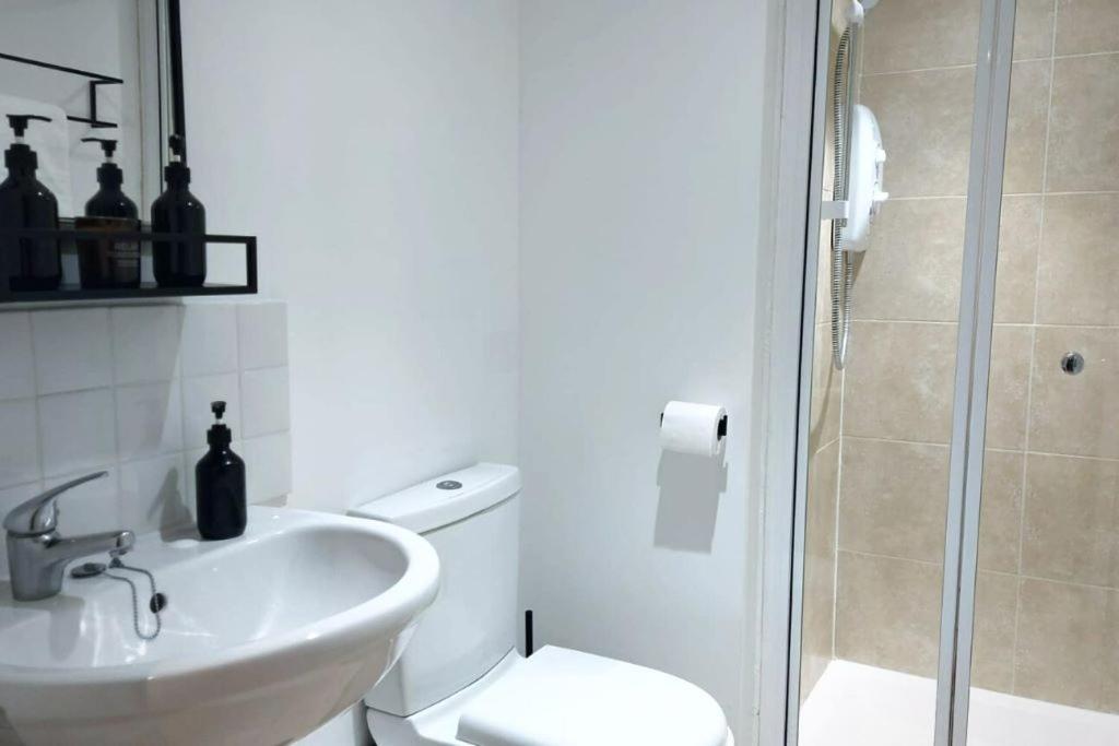 Stylish Apartment In City Centre With Parking Preston  Extérieur photo